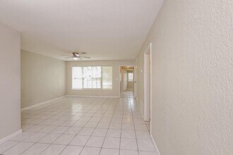 6210 NW 13th St in Sunrise, FL - Foto de edificio - Building Photo