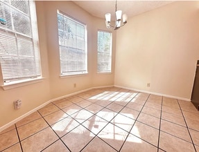 2004 Kirksey Dr, Unit D in Austin, TX - Foto de edificio - Building Photo