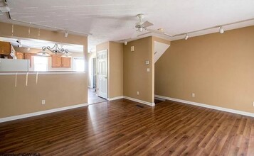 40 Cedarstone Ct in Morgantown, WV - Foto de edificio - Building Photo