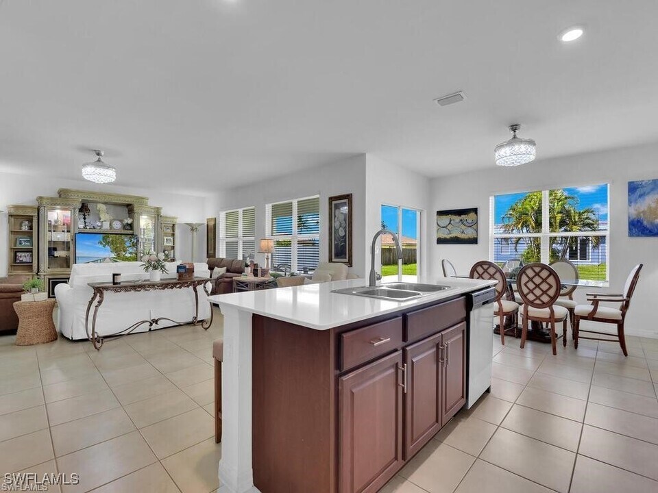 2632 SW 8th Ct in Cape Coral, FL - Foto de edificio