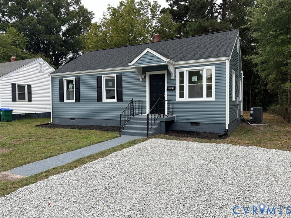 1004 Hill Top Dr in Richmond, VA - Building Photo