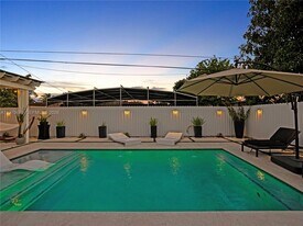 920 NE 159th St in North Miami Beach, FL - Building Photo