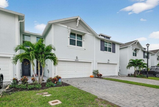 5652 SE Edgewater Cir in Stuart, FL - Building Photo - Building Photo