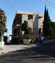 740 N Hill Pl in Los Angeles, CA - Foto de edificio - Building Photo