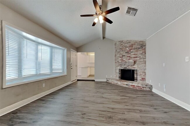 13627 Montaigne Dr in Houston, TX - Building Photo - Building Photo