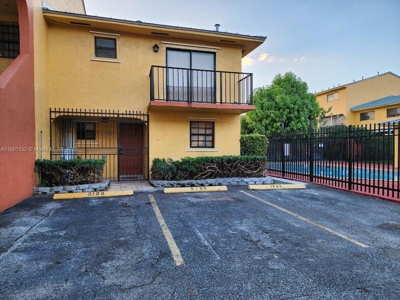 5100 W 12th Ln in Hialeah, FL - Building Photo
