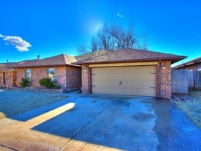 509 Bluegrass Ln in Yukon, OK - Building Photo - Building Photo