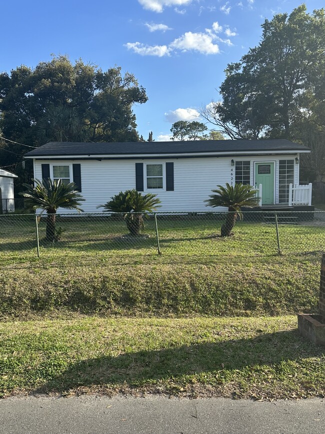 4622 Suffolk Ave in Jacksonville, FL - Foto de edificio - Building Photo