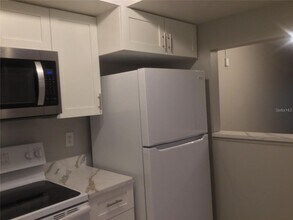 1100 E Bay Dr, Unit 82 in Largo, FL - Building Photo - Building Photo