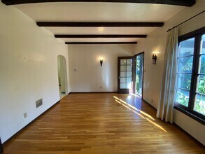 1841 Kelton Ave, Unit 1841-B in Los Angeles, CA - Foto de edificio - Building Photo