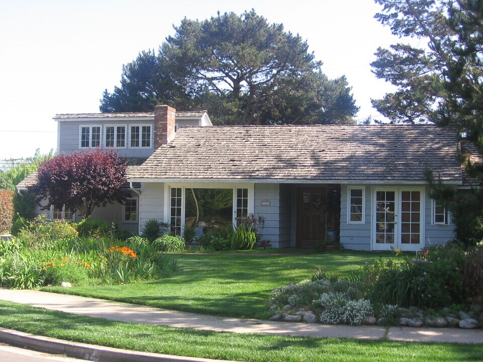 138 Serafin St in Carpinteria, CA - Building Photo