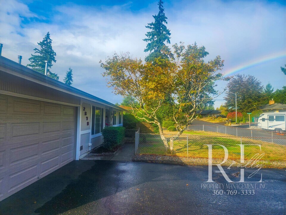 2878 SE Travera Dr in Port Orchard, WA - Foto de edificio
