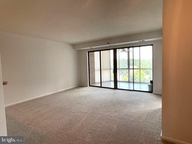 3210 N Leisure World Blvd in Silver Spring, MD - Building Photo - Building Photo
