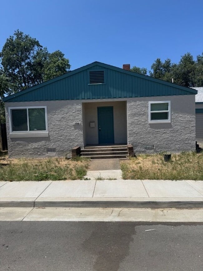 property at 1916 8th St