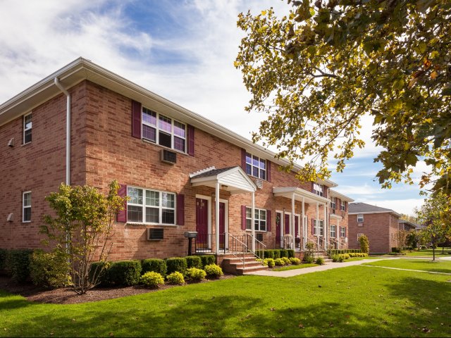 Dorchester Manor Apartments in New Milford, NJ - Building Photo - Building Photo