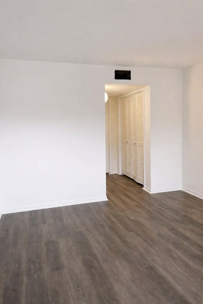 property at 3035 Walnut Bend Ln