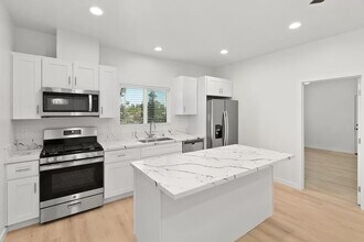 5141 Ewing St in San Diego, CA - Building Photo - Building Photo