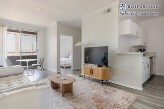 14900 Moorpark St in Los Angeles, CA - Building Photo - Building Photo
