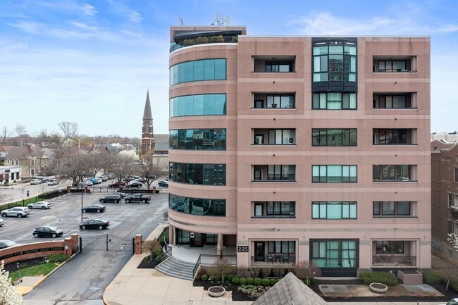 225 N New Jersey St in Indianapolis, IN - Building Photo - Building Photo