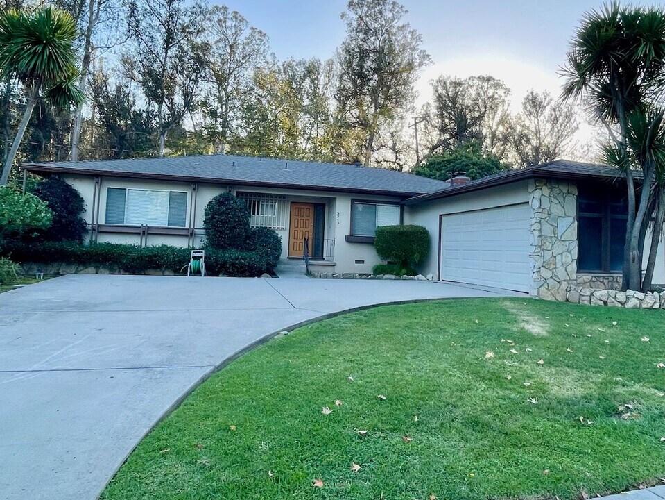 3717 Barcelona Dr in Santa Barbara, CA - Building Photo