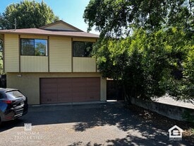 18115 Riverside Dr in Sonoma, CA - Building Photo