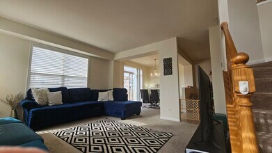 1268 Bradley Cir in Elgin, IL - Building Photo - Building Photo