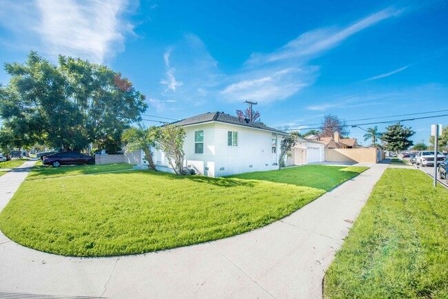 14403 Crossdale Ave in Norwalk, CA - Building Photo - Building Photo