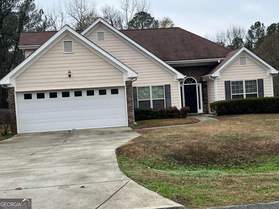 831 McCart Rd in Lawrenceville, GA - Building Photo
