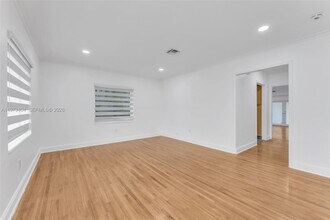 2121 SW 30th Ct in Miami, FL - Building Photo - Building Photo