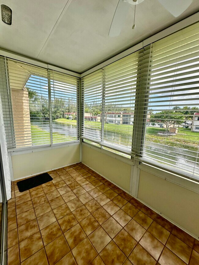 200 Lake Dora Dr in West Palm Beach, FL - Building Photo - Building Photo