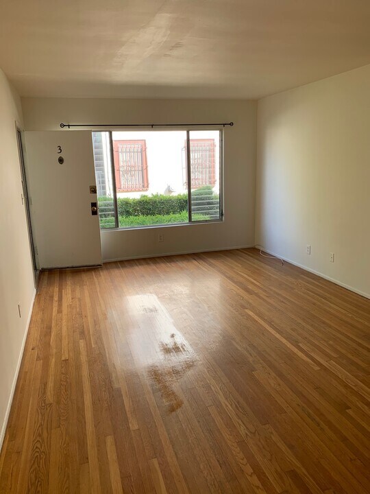 3636 Mentone Ave in Los Angeles, CA - Building Photo