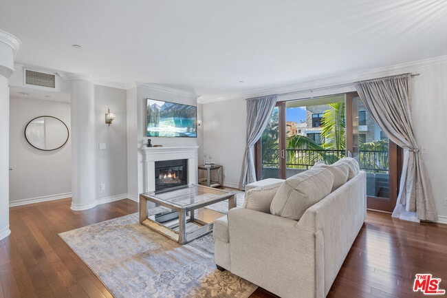 122 N Clark Dr-Unit -301 in Los Angeles, CA - Building Photo - Building Photo