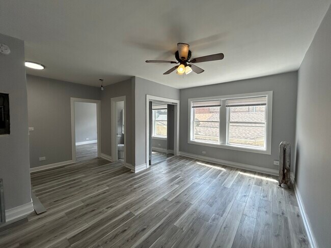 6956 N Ashland Ave in Chicago, IL - Building Photo - Building Photo