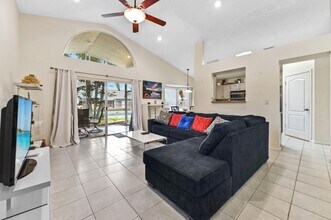 2241 Soundings Ct in Greenacres, FL - Foto de edificio - Building Photo