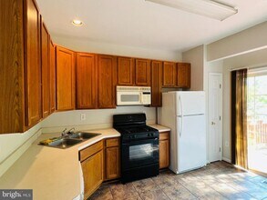 7300 Rocky Creek Dr in Columbia, MD - Building Photo - Building Photo