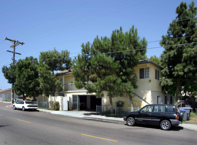 1491 14th St in Imperial Beach, CA - Foto de edificio - Building Photo