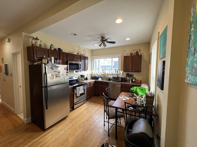 1 Victoria St, Unit 2 in Somerville, MA - Building Photo - Building Photo