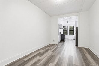 71-60 69th Pl in Queens, NY - Building Photo - Building Photo