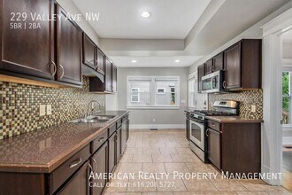 229 Valley Ave NW in Grand Rapids, MI - Building Photo - Building Photo