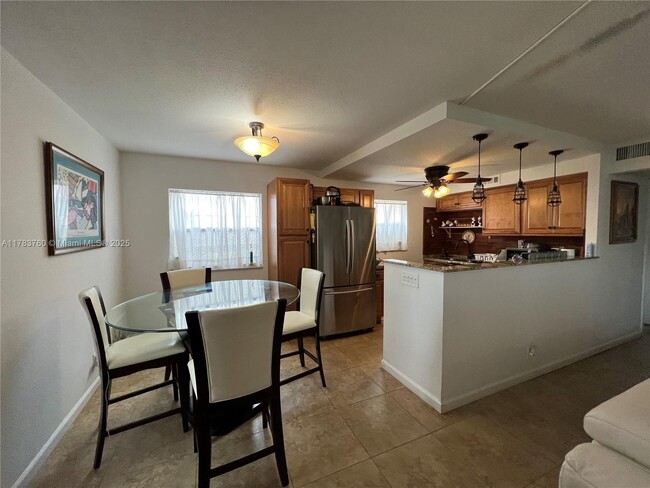 21 Saxony A in Delray Beach, FL - Foto de edificio - Building Photo