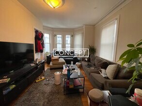 839 Parker St, Unit 3 in Boston, MA - Foto de edificio - Building Photo