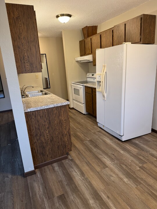 501 W 8th Ave in Webster, SD - Building Photo