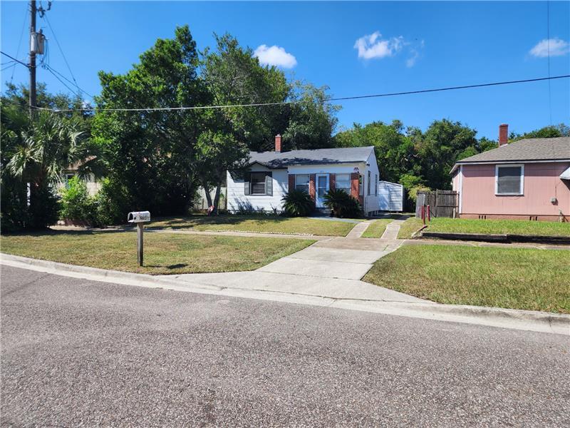 665 Chestnut Dr in Jacksonville, FL - Foto de edificio