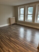 863 W Spruce St in Coal Township, PA - Building Photo