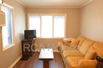 906 Laurel St in Indianapolis, IN - Building Photo - Building Photo