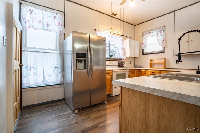 13 W Monroe St in Little Falls, NY - Building Photo - Building Photo