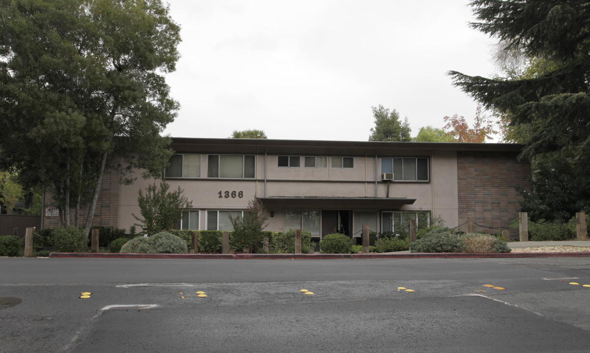 1366 Oakland Blvd in Walnut Creek, CA - Building Photo