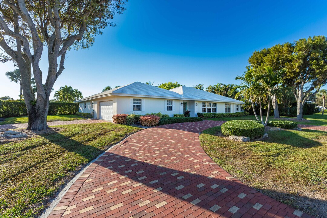 835 Canary Walk in Delray Beach, FL - Building Photo