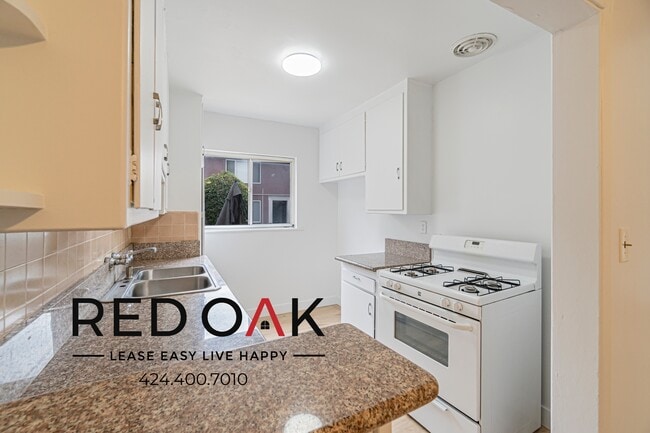 3925 Roxanne Ave in Los Angeles, CA - Building Photo - Building Photo