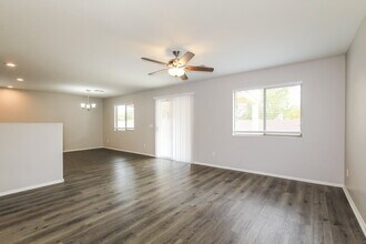 3035 S 85th Dr in Tolleson, AZ - Foto de edificio - Building Photo